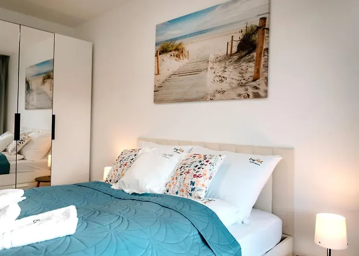 In By The River & Apartament *